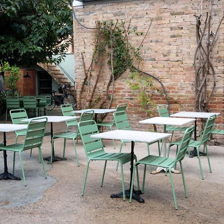 Flora Bed & Breakfast Banyoles Dış mekan fotoğraf