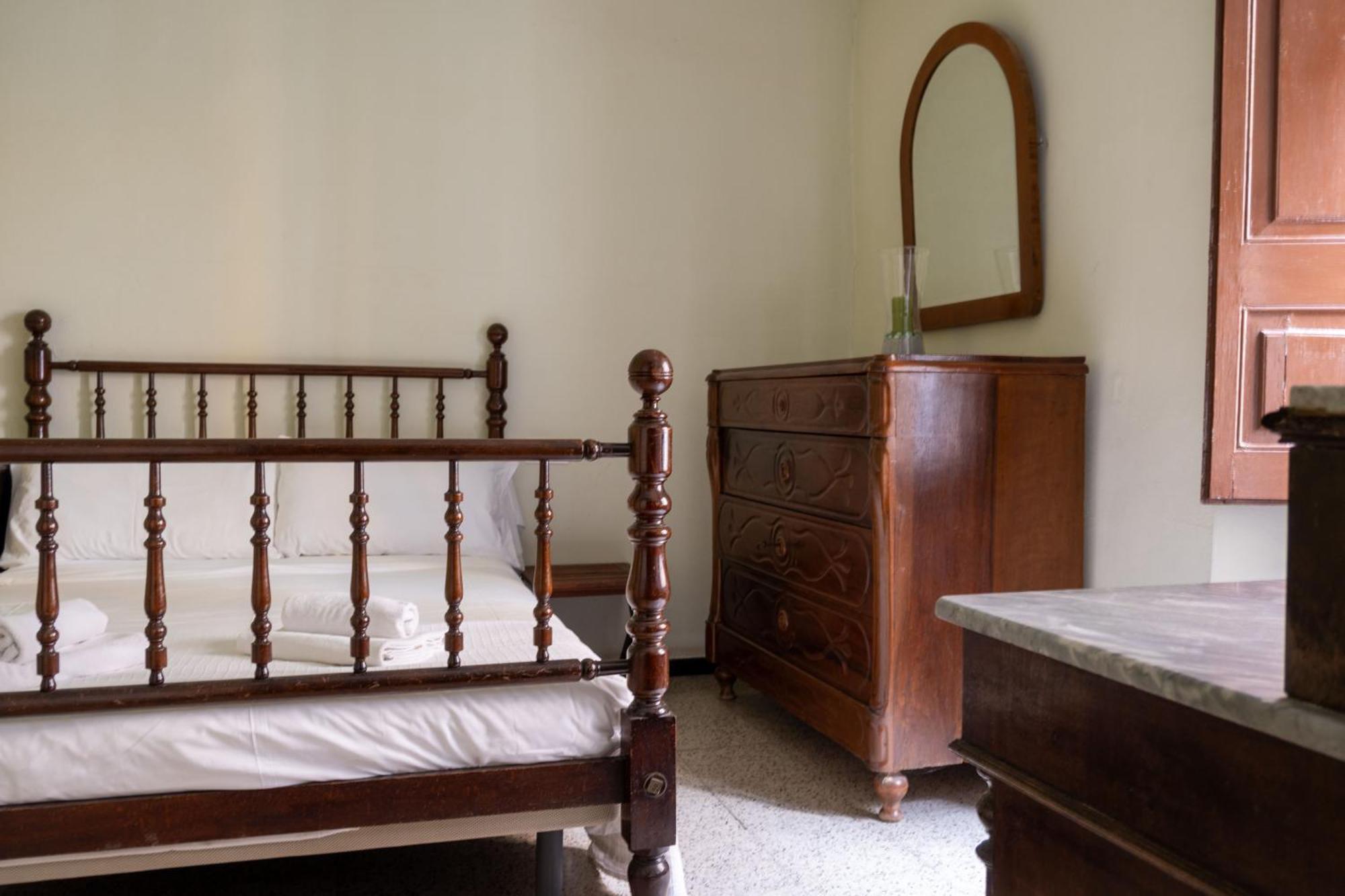 Flora Bed & Breakfast Banyoles Dış mekan fotoğraf